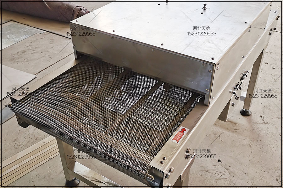 網(wǎng)帶輸送機