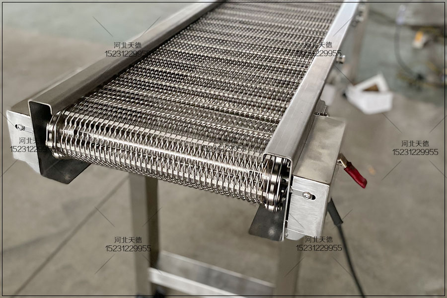 鋼絲網(wǎng)輸送機